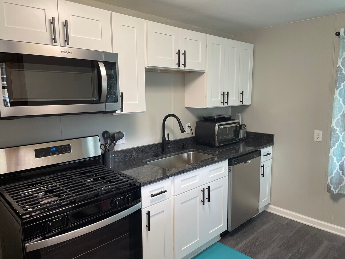 Kitchen - 6715 W Dixon St