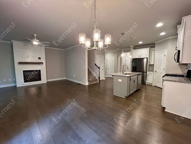 Building Photo - 1605 Glenivy