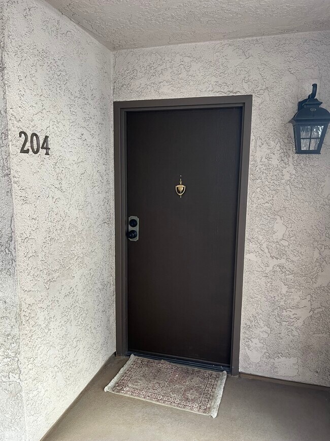 Foto del edificio - 336 W California Ave