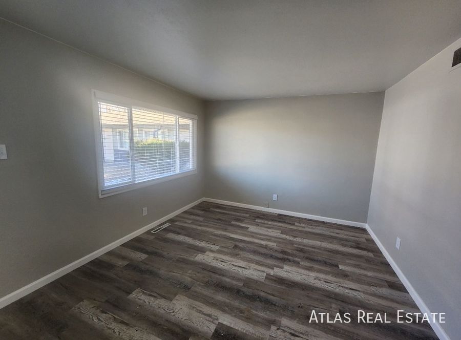 Building Photo - Fully renovated 1 bedroom. Easy access to ...