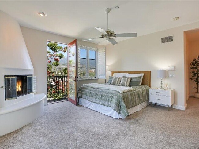 Foto del edificio - 220 Santa Barbara St