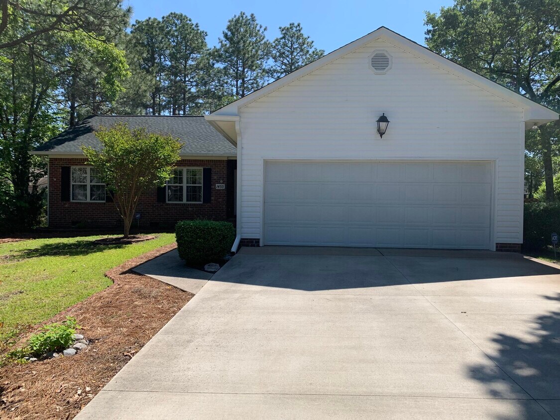 Primary Photo - 1455 Longleaf Dr E