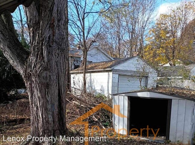 Building Photo - 2 br, 1 bath House - 33 Monterey