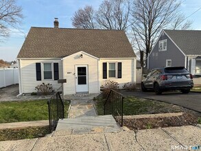 Building Photo - 507 Queen St