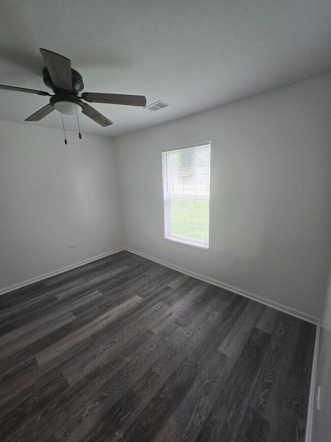 Foto del edificio - Section 8 Accepted 3 Bedroom w/Fenced Yard