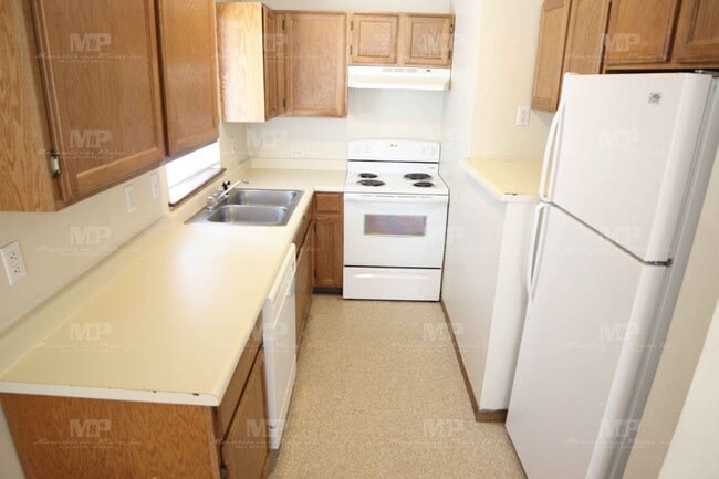 Building Photo - 518 S Howes St