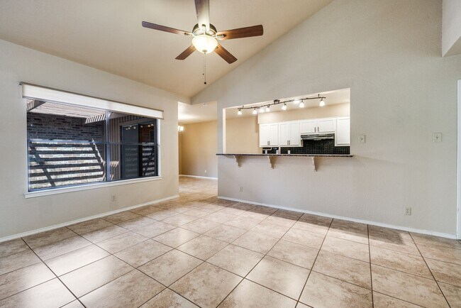 Foto del edificio - HUNTER'S CREEK SINGLE-STORY HOME