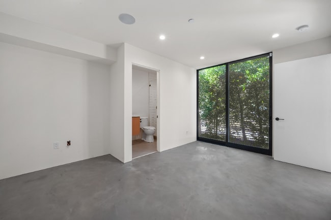 Building Photo - 1212 Electric Ave