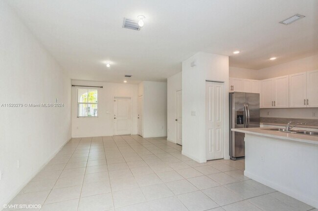 Foto del edificio - 2675 SE 12th St