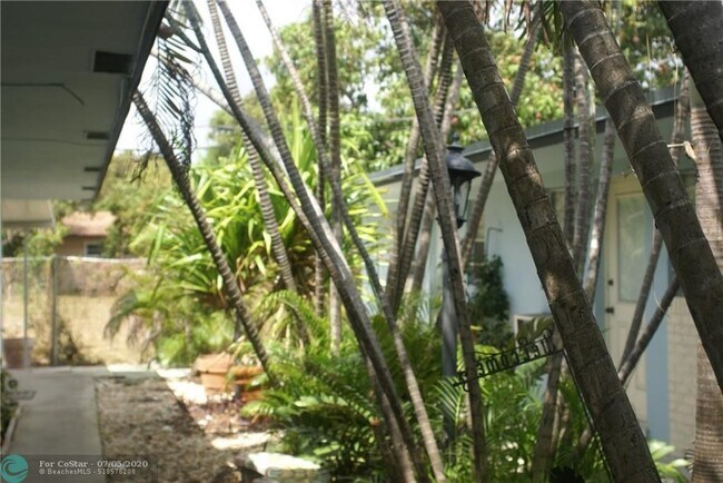 Building Photo - 2224 N 19th Ave