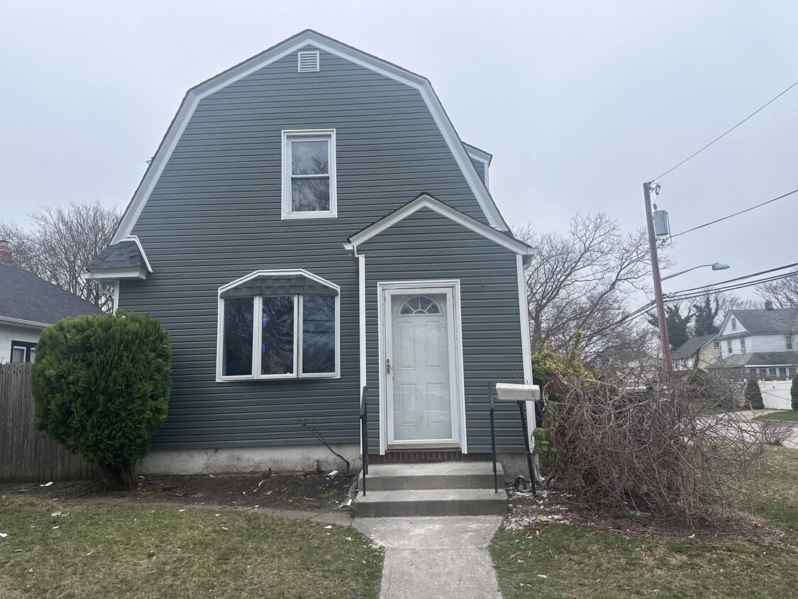 Primary Photo - 23 Weberfield Ave