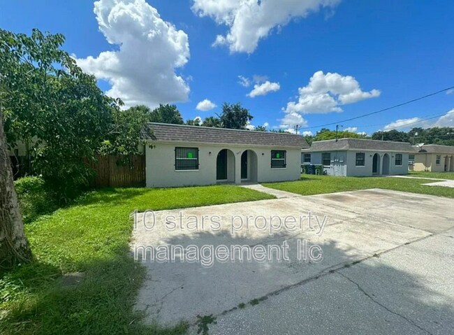 Foto del edificio - 9812 N 11th St