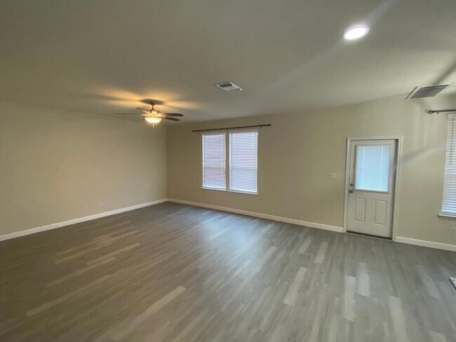 Foto del edificio - 97 Quarryman Dr