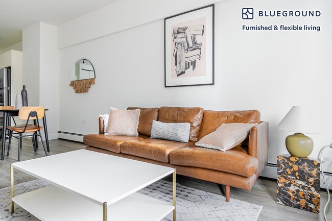 Building Photo - 21 E Chestnut St