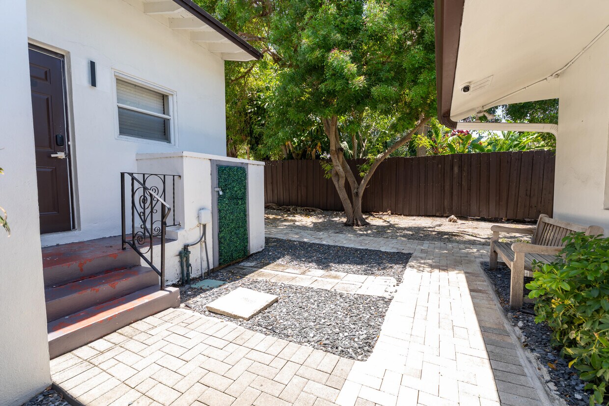 Foto principal - 1301 NE 16th Terrace