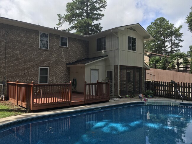 Building Photo - Updated House w/ Pool, Finished Basement &...