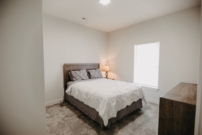 Townhome bedroom 2 - Winding Springs