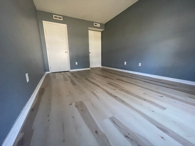 Building Photo - 219 Orange Ave