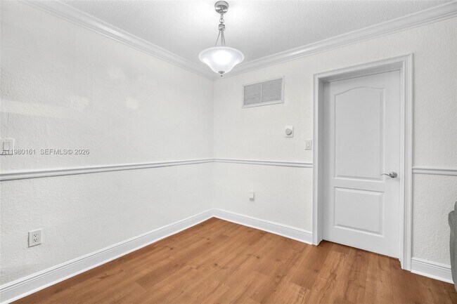 Foto del edificio - 3245 Virginia St