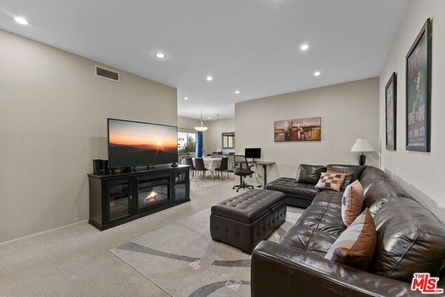 Foto del edificio - 612 S Barrington Ave