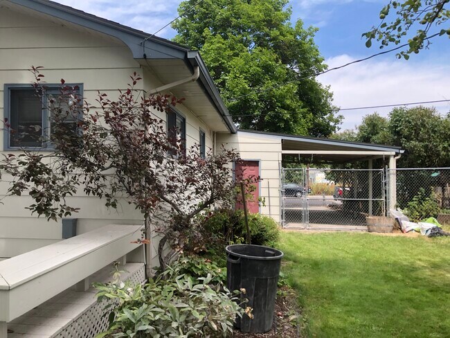 Foto del edificio - 1733 Phillips St