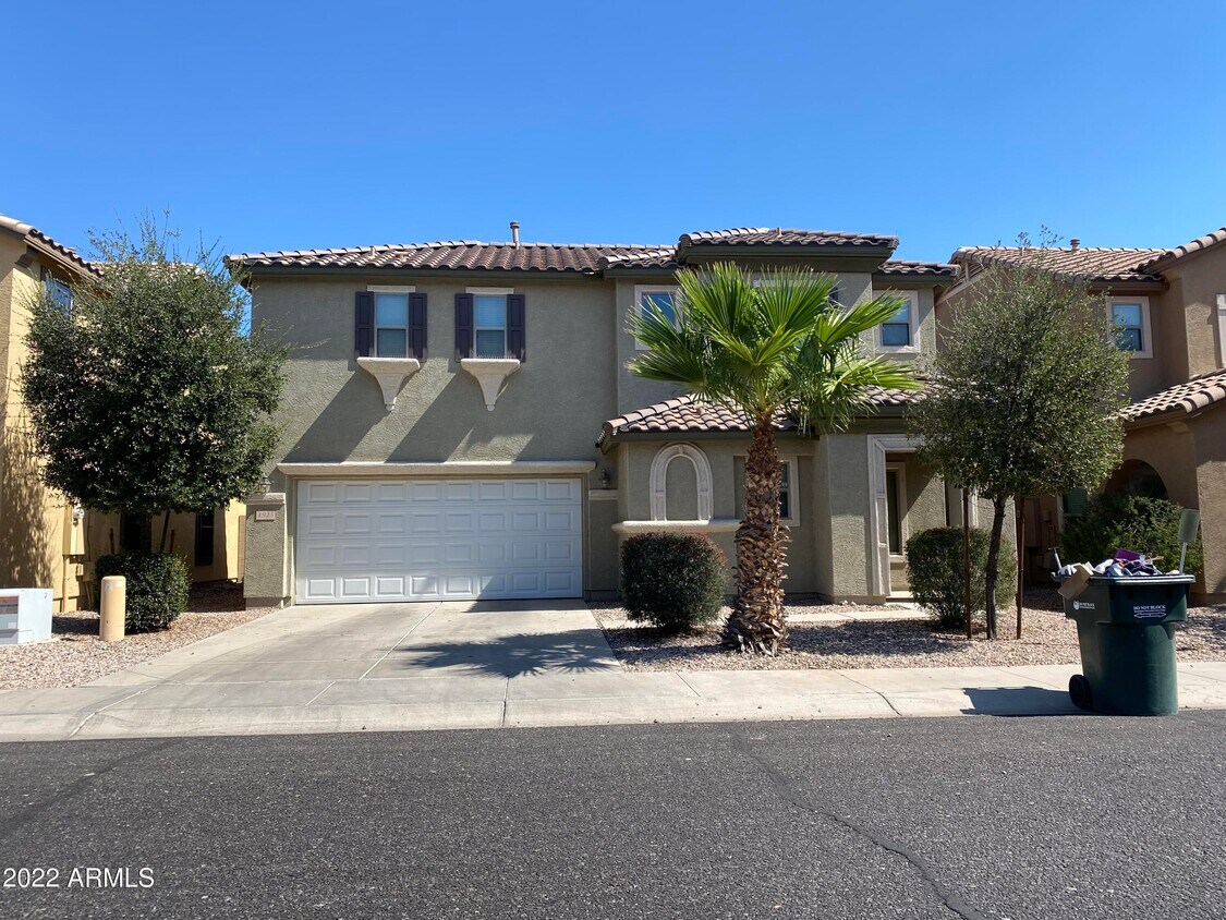 Foto principal - 4925 N 108th Ave
