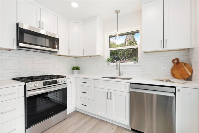 Building Photo - 5156 Beaver Hollow Dr