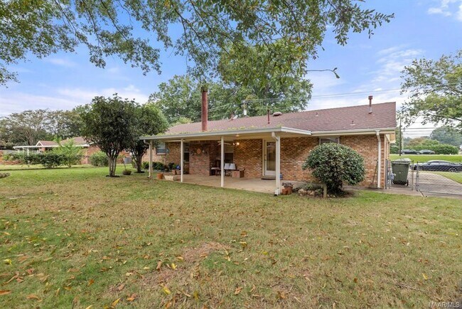 Building Photo - 4154 Sherman Way