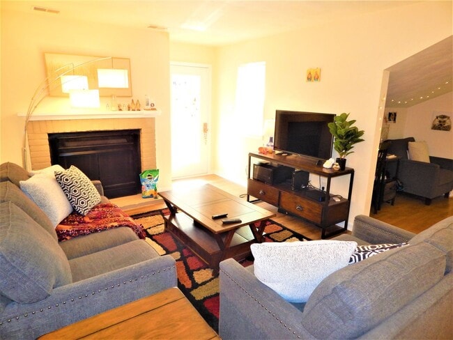 Building Photo - 305 Chowning Pl