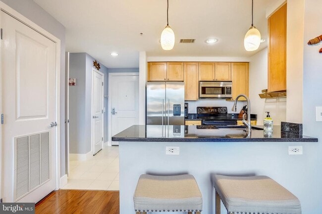 Photo - Professionally Managed // 1bedroom 1bathroom// Court House// Parking Included!