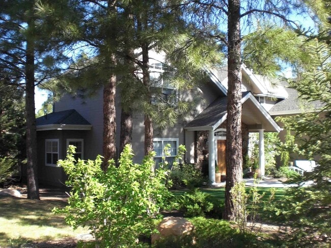 Building Photo - 955 N Hulet Ln