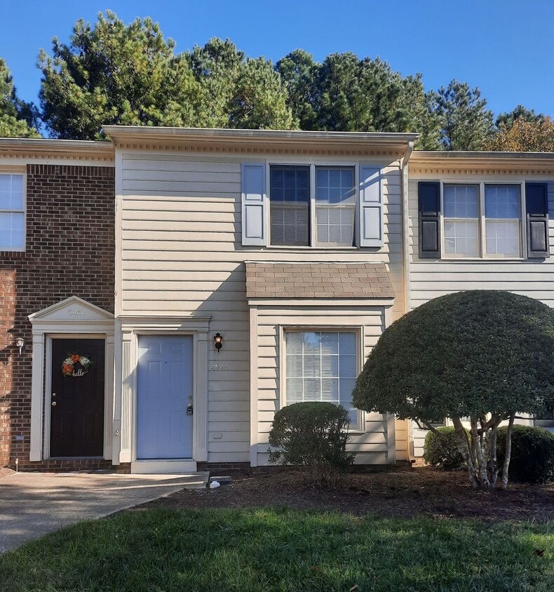Primary Photo - North Raleigh Townhouse Convenient to Scho...