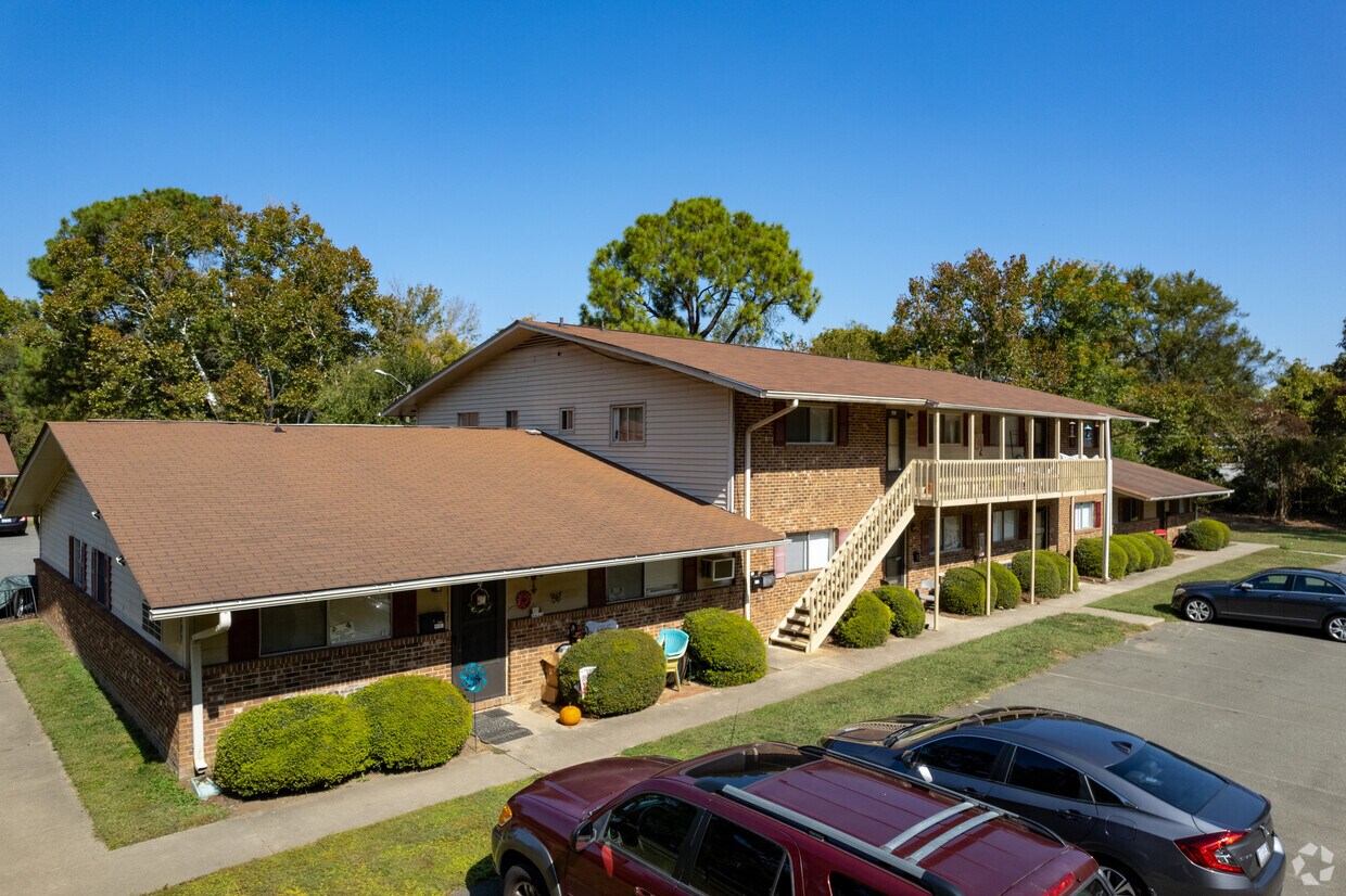 Foto del edificio - Camelot Village Condominiums