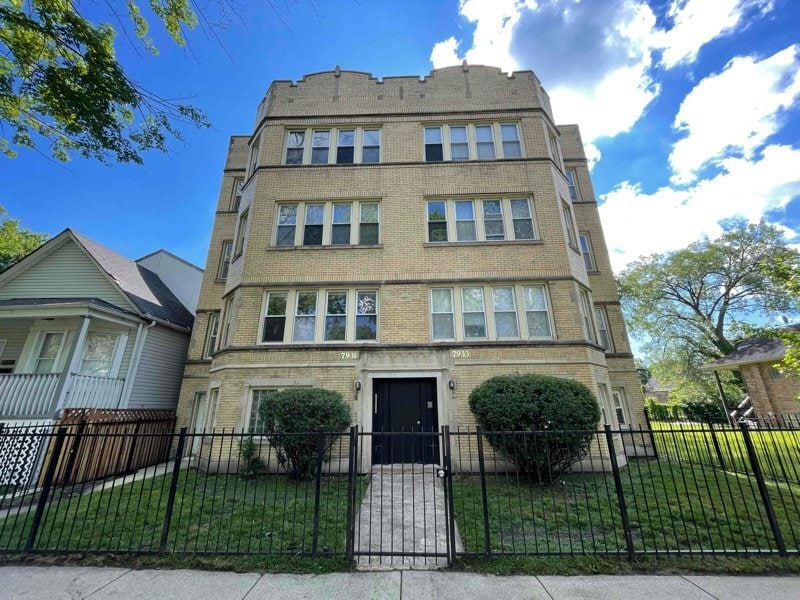 Photo - 7931 S Manistee Ave (Chicago, IL)