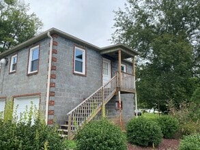 Building Photo - 102 Brittain Dr