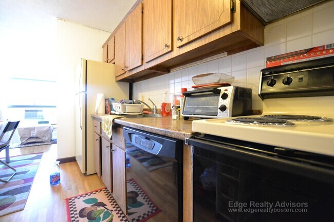 Building Photo - 35 Glencoe St