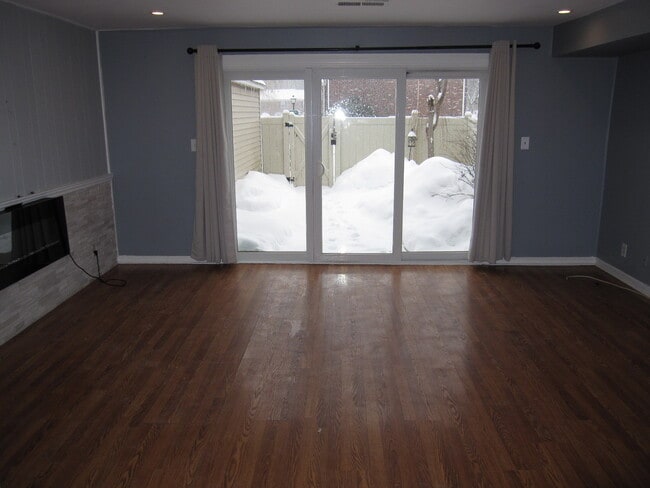 Building Photo - 2008 Windsor Dr