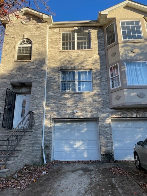 Primary Photo - 258 N Walnut St