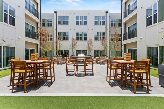 Foto del edificio - 596 W 9th St