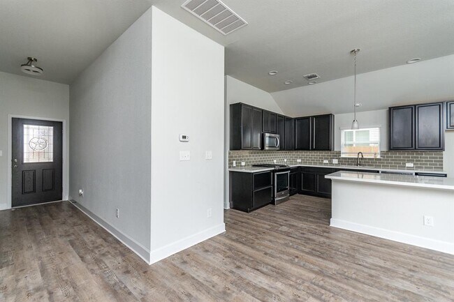 Foto del edificio - 527 Bridgestone Way