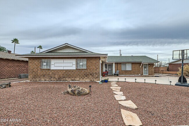 Foto del edificio - 8725 E Valley View Rd