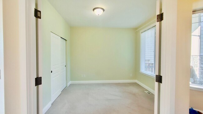 Foto del edificio - **$1000 OFF FIRST FULL MONTHS RENT**  Gorg...