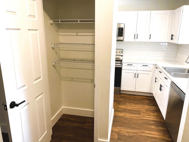 Foto del edificio - 9345 Green Meadows Way