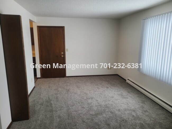 Building Photo - 2 Bedroom Heat Paid in 4 plex