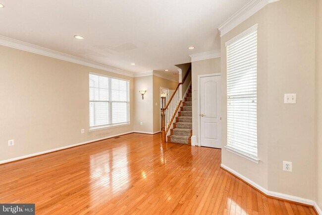 Building Photo - Live in this 4 bd 3.5 bth home in One of t...