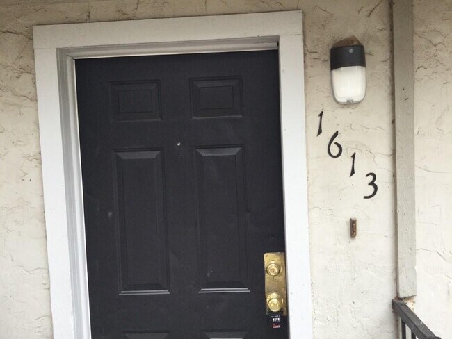 Building Photo - 1613 Voirin Rd