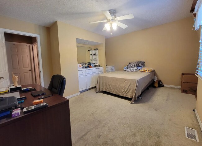 Foto del edificio - 1605 Lyndhurst Dr