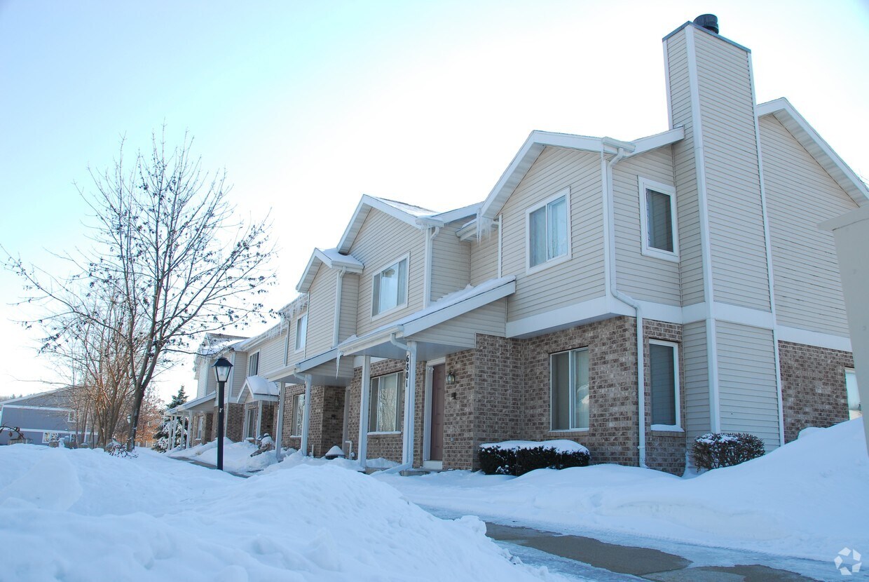 Building Photo - Westchester Townhomes