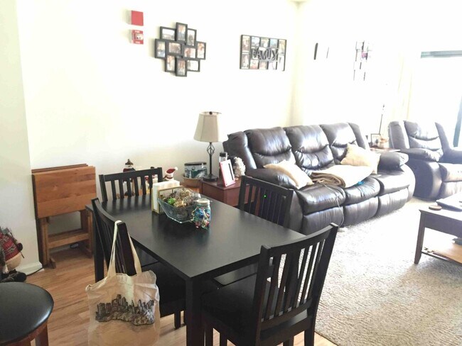 Foto del edificio - Live the Manayunk lifestyle you’ve been dr...