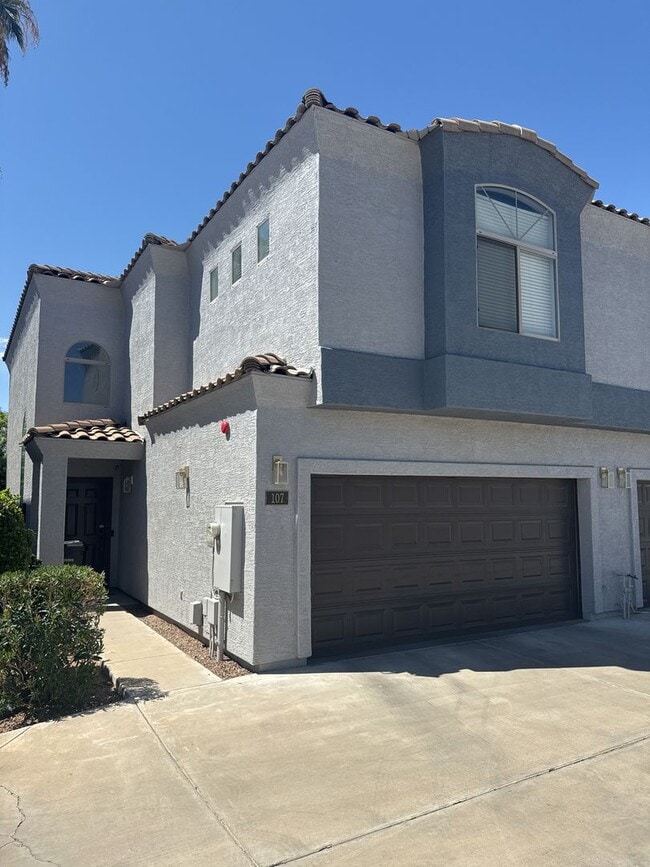 Building Photo - 3440 N 38th St